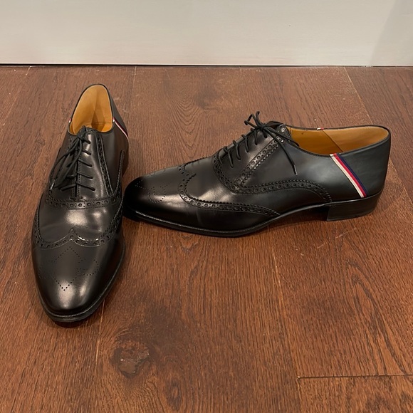 Gucci Other - Gucci Men’s Lace Up Dress Shoes - Red White and Blue stripe on the side.